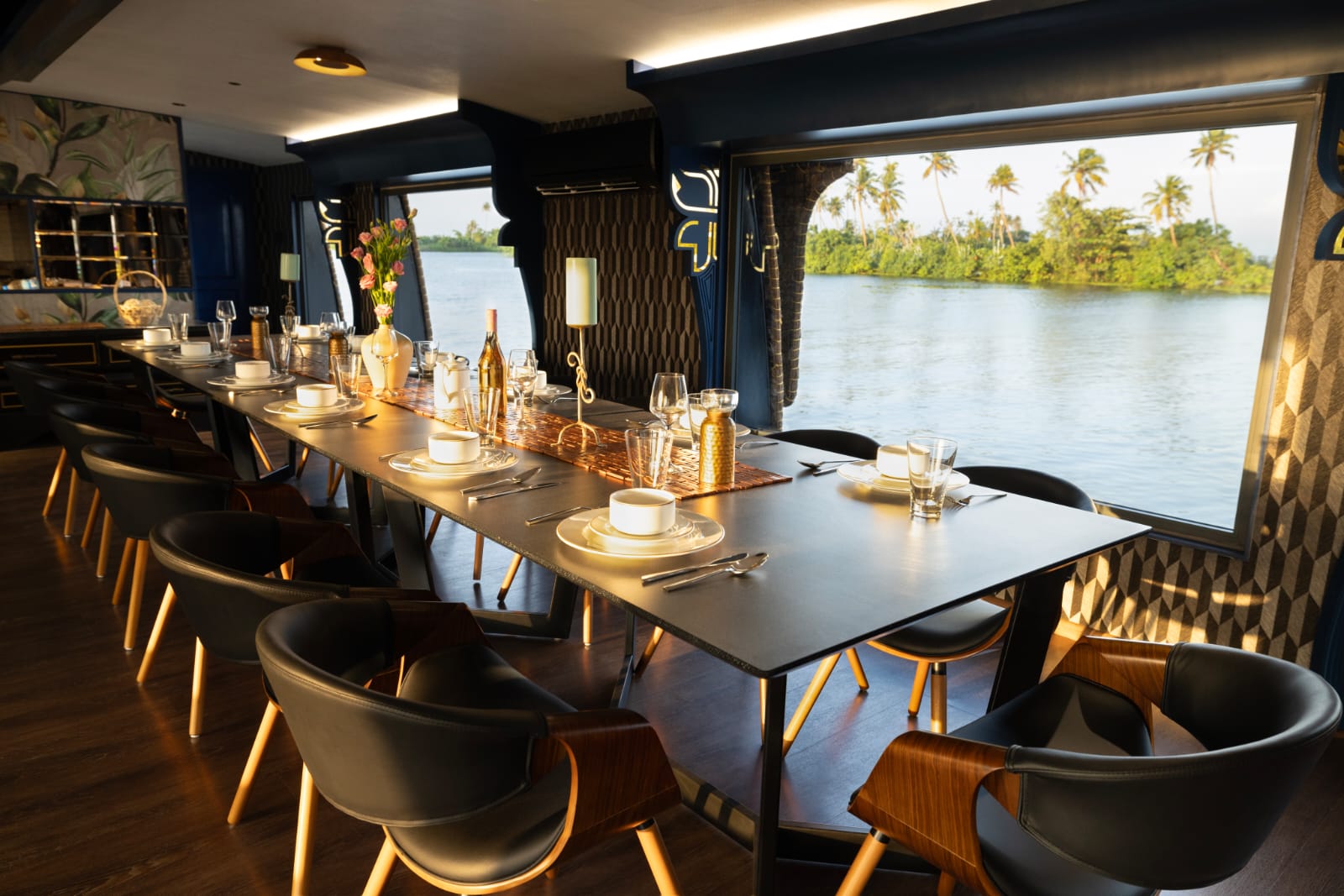 Lexica Houseboat View 5