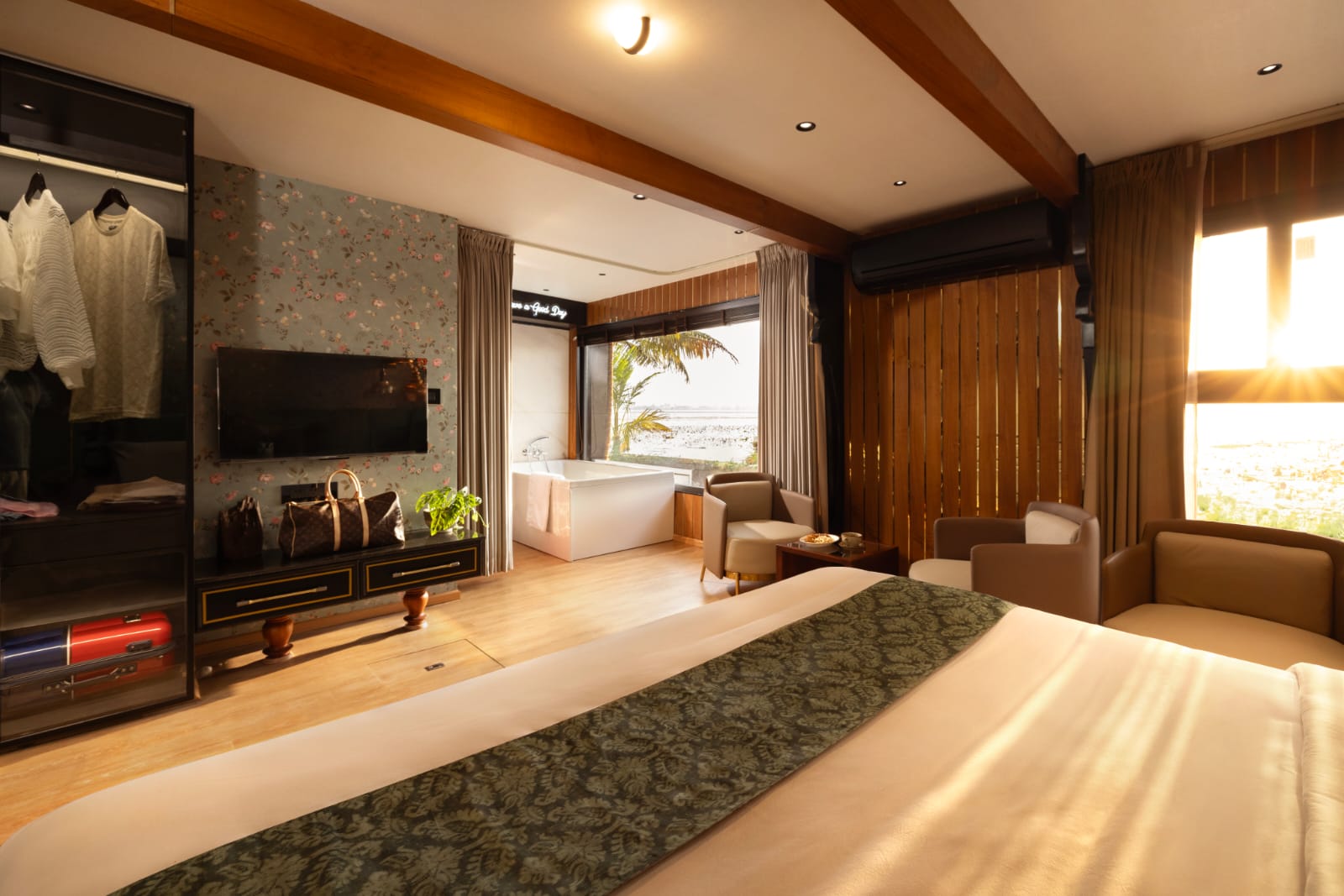 Lexica Houseboat View 4